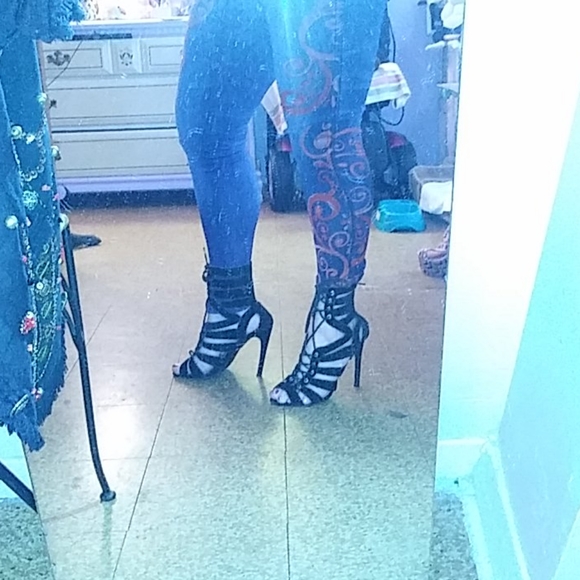 Shoes - Picture 2 of 4